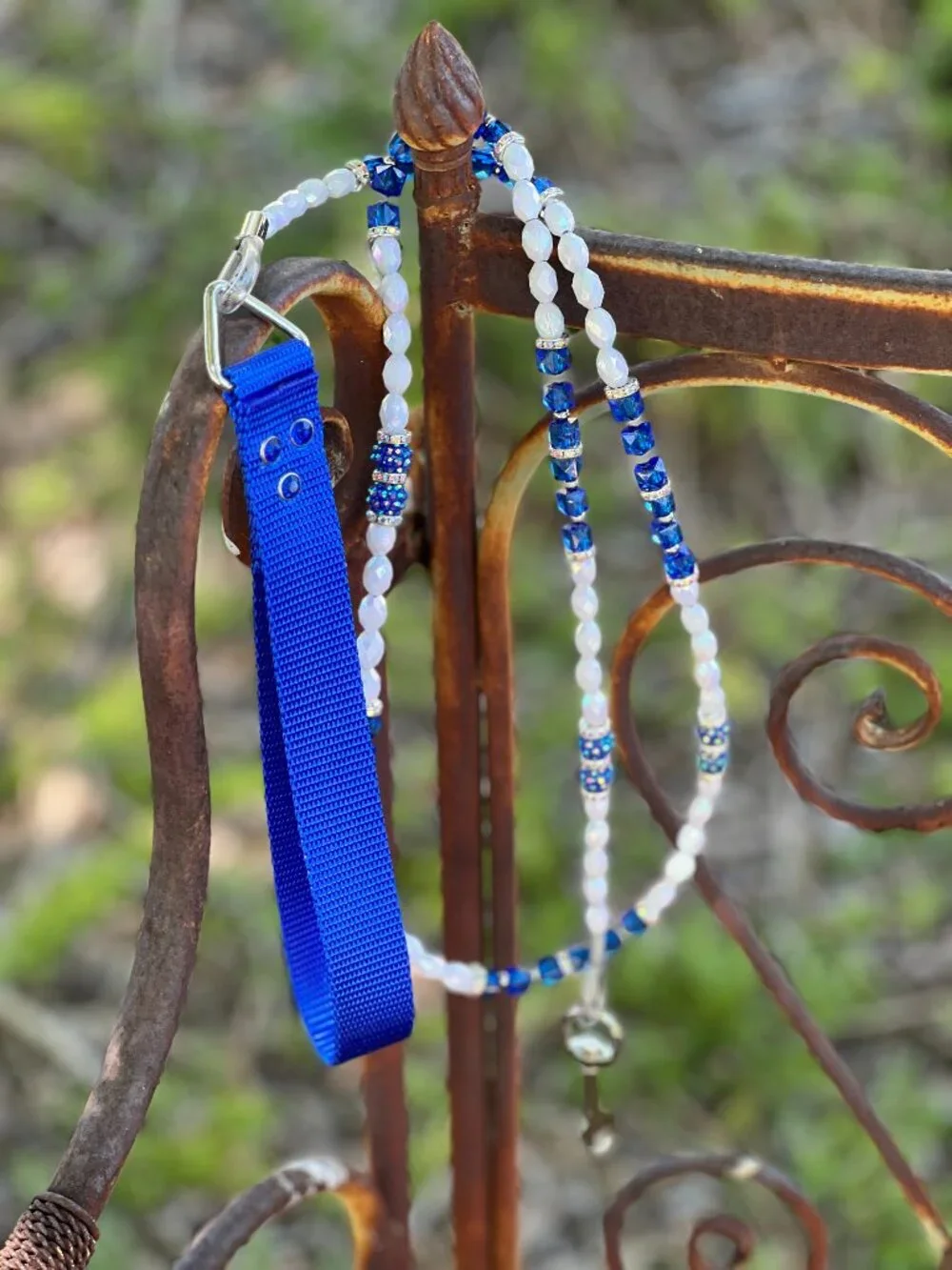 Bougie Beaded Dog Leash - Blue & White - Sparkly - Handmade - Picture 2 of 8